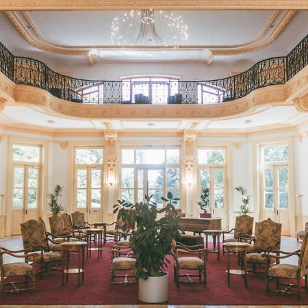 Terres De France - Appart'Hotel Le Splendid Allevard Eksteriør bilde