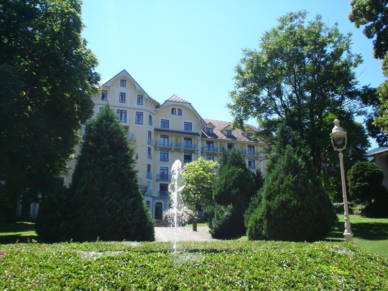 Terres De France - Appart'Hotel Le Splendid Allevard Eksteriør bilde