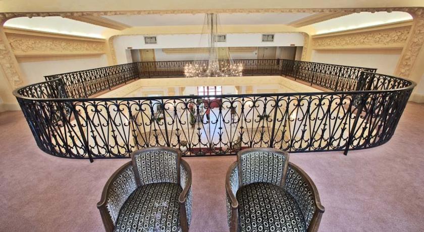 Terres De France - Appart'Hotel Le Splendid Allevard Eksteriør bilde