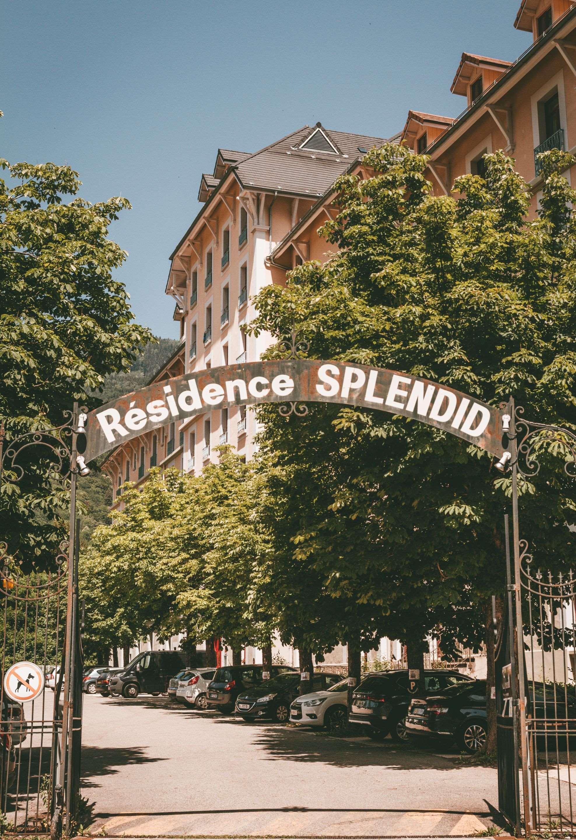 Terres De France - Appart'Hotel Le Splendid Allevard Eksteriør bilde
