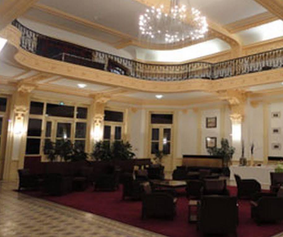 Terres De France - Appart'Hotel Le Splendid Allevard Eksteriør bilde